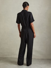 Reiss Joanie Utility-Jumpsuit mit weitem Bein und Gürtel - Bild 4 von 7