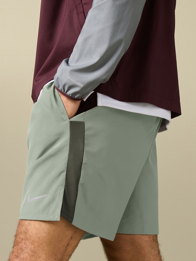 Nike Green 7 Inch Challenger Dri-FIT 7 inch Briefs Lined Running Shorts - Image 3 of 3