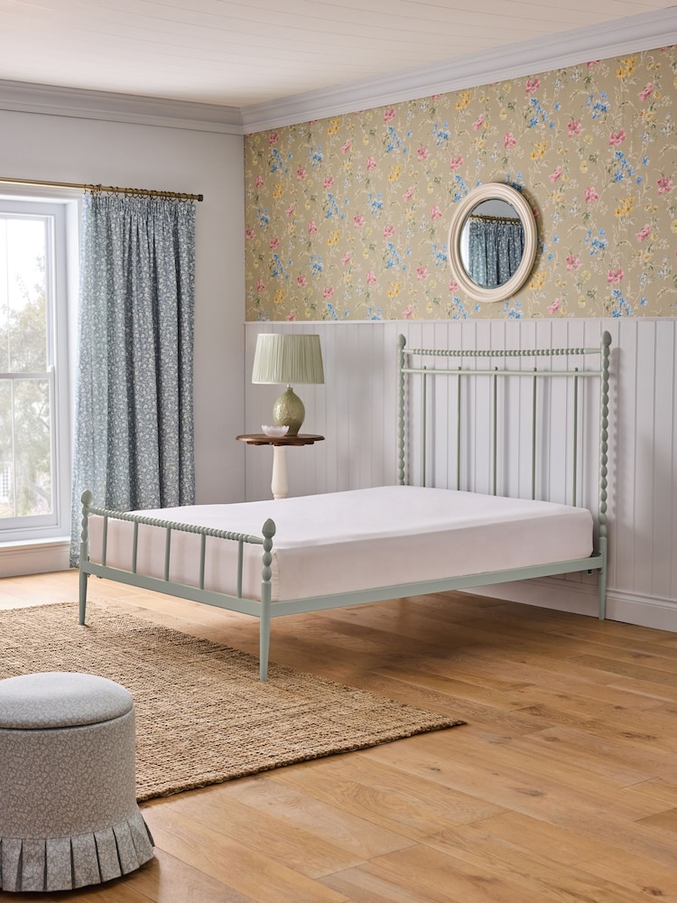 Laura Ashley Green Warnham Metal Bed - Image 4 of 4