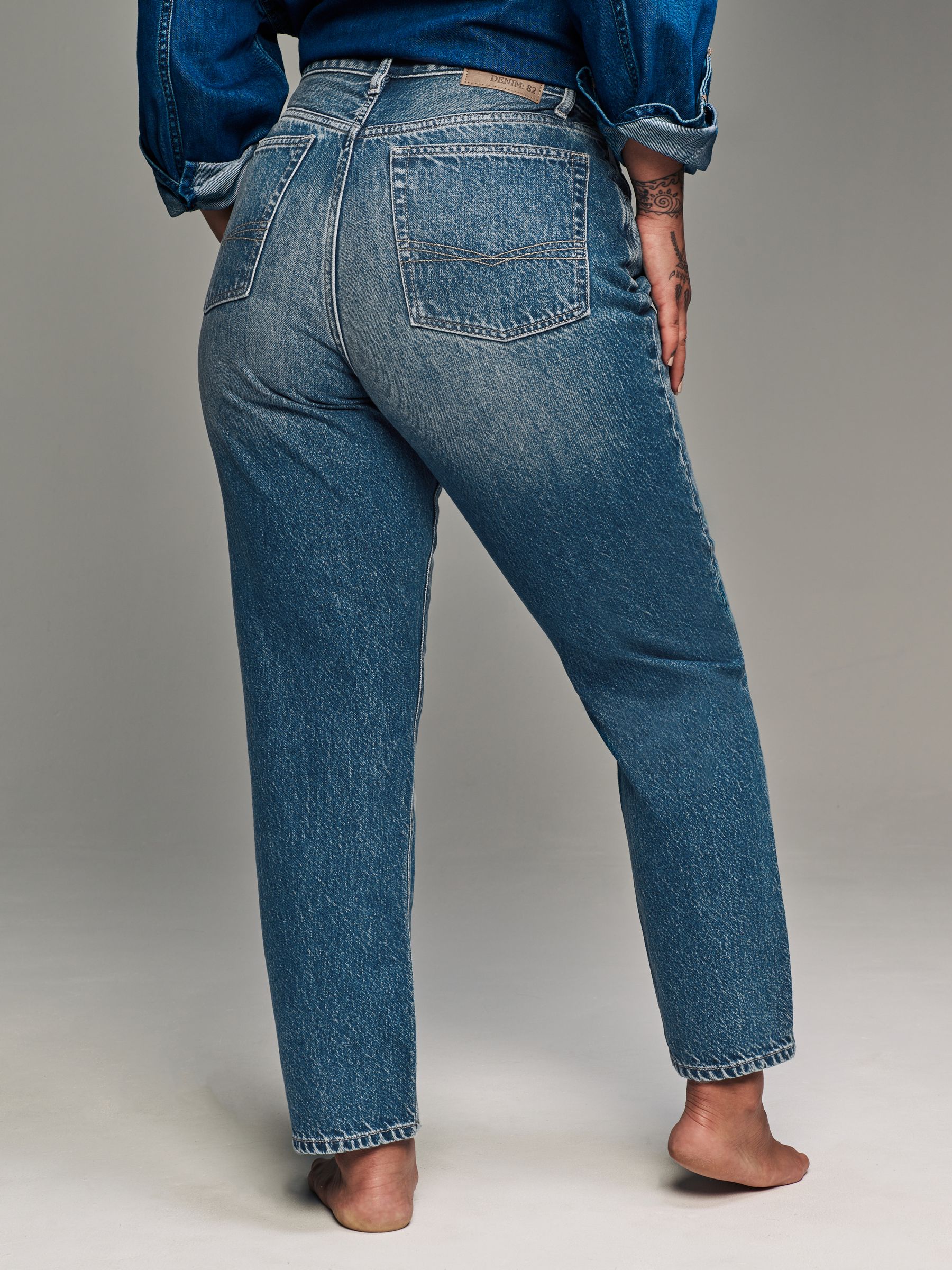 デニム・ジーパン MOTHER Cotton blend jeans with back logo label Blu Mother - The Rambler Zip Sneak Denim Jean | Mitchell Stores
