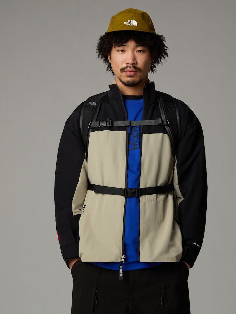 men black north face backpack The Vault Everyday Laptop its a reliable companion for all your adventures The North Face Borealis bungee-cord