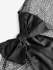 Schwarz - Netzbluse mit Pailletten und Schleife am Rücken - Bild 7 von 8