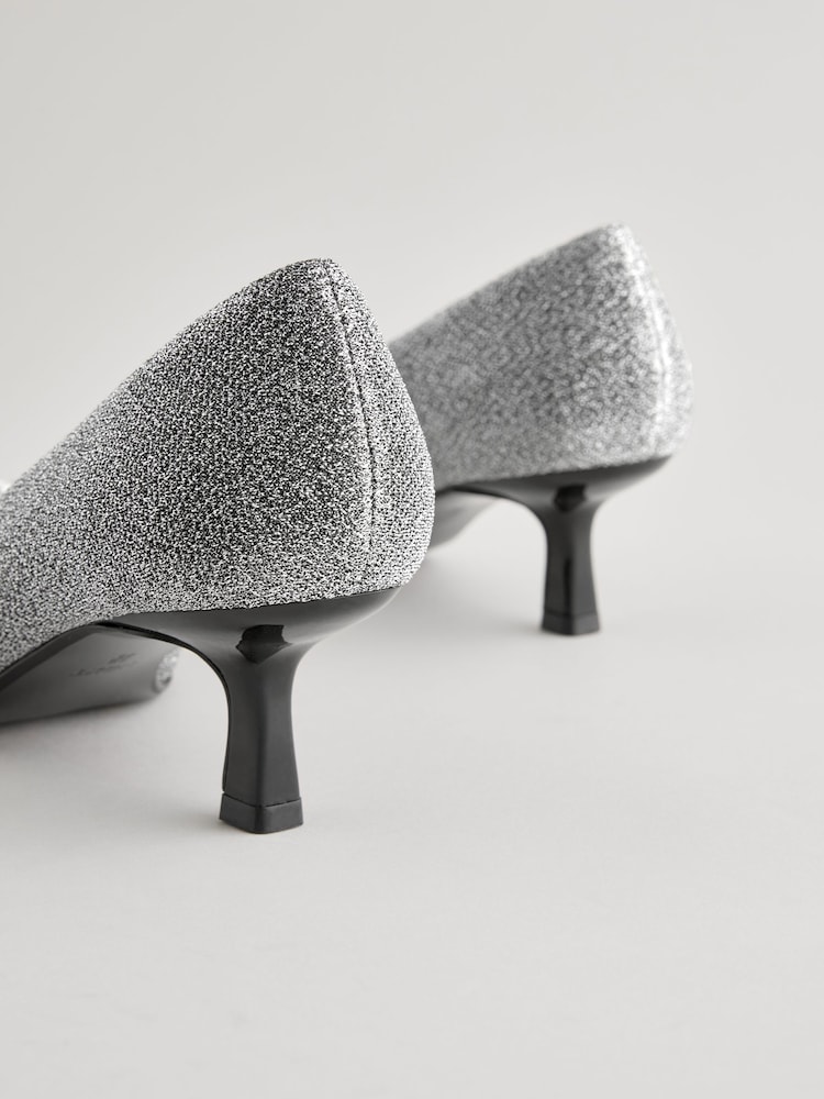 srebrna (barva); srebro - Forever Comfort® Jewel čevelj ali škorenj z visoko, ozko peto, ukrivljeno pod čevelj - Slika 7 iz 7
