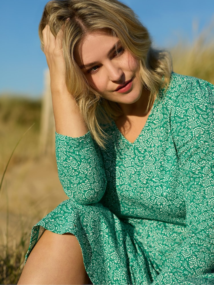 Live Unlimited Green Curve Ditsy Leaf Print Cotton Slub Tiered Midi Dress - Image 1 of 11