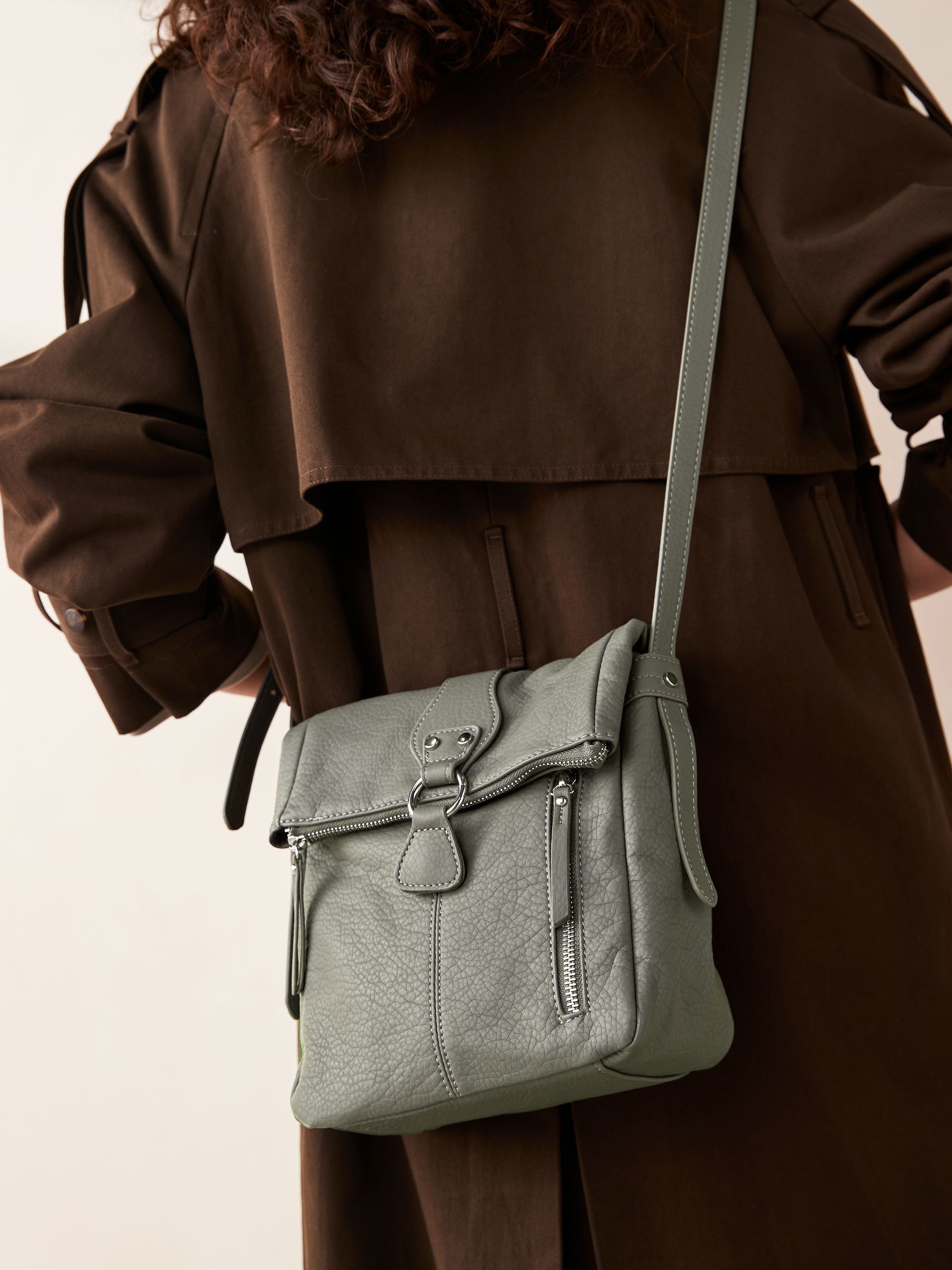 Utility satchel top