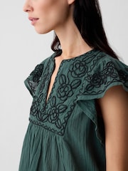 Gap Green Crinkle Gauze Embroidered Cropped Shirt - Image 4 of 5