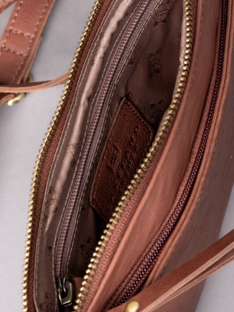 Marrón - Bolso bandolera mini Harstone de Lakeland Leather - Imagen 6 de 6 Marrón - Bolso bandolera mini Harstone de Lakeland Leather - Imagen 6 de 6