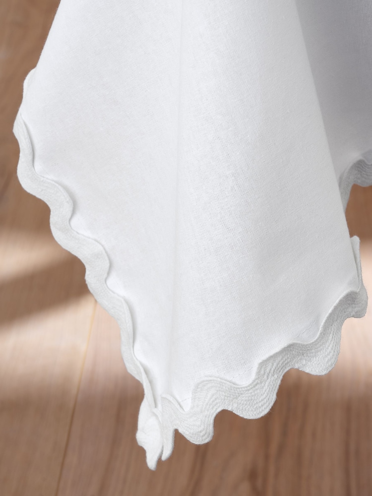 White Wiggle Trim 100% Cotton Table Cloth - Image 2 of 3