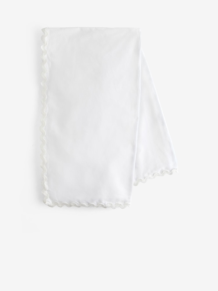 White Wiggle Trim 100% Cotton Table Cloth - Image 3 of 3