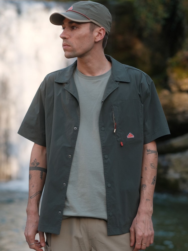 Sealskinz Green Shingham Men's Short Sleeve Trail Shirt - Image 1 of 5 Sealskinz Green Shingham Men's Short Sleeve Trail Shirt - Image 1 of 5