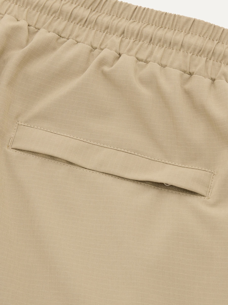 Sealskinz Grey Runcton Men's Hybrid Shorts - Image 4 of 4 Sealskinz Grey Runcton Men's Hybrid Shorts - Image 4 of 4