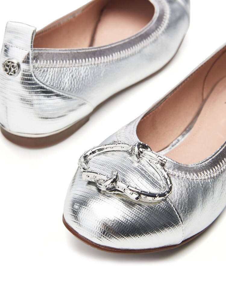 Moda in Pelle Fairy Elasticated Ballet White Pumps With Trim - Image 4 of 4