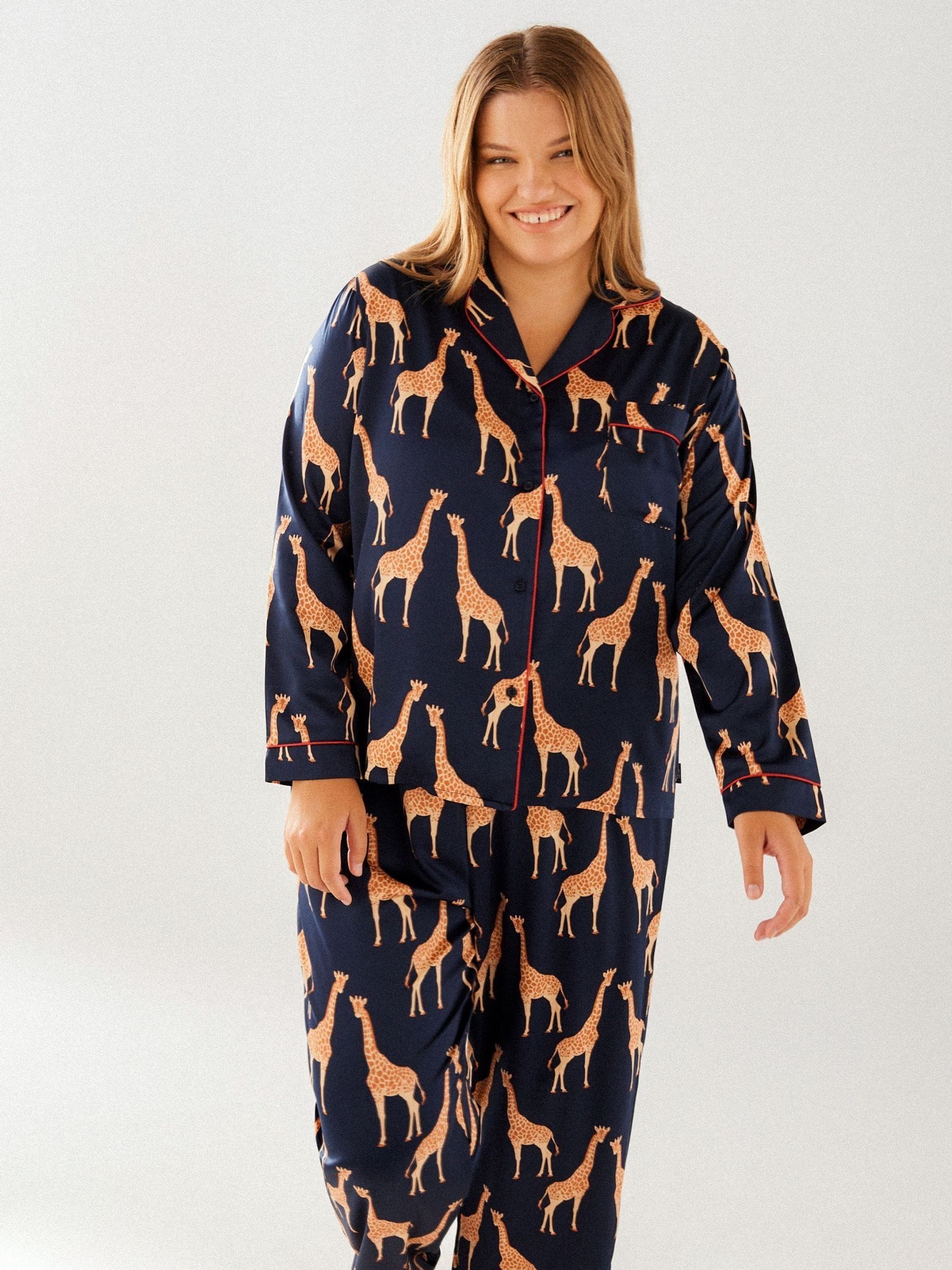 XL サイズ　つなぎ パジャマ 　ロンパース　水色に白水玉柄　お尻にキリン柄 Next：日本 Chelsea Peers サテン キリン柄 ロング パジャマ セット