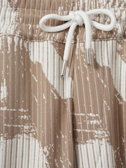 Reiss Mount short met trekkoord en verfstreekmotief - Image 6 of 6