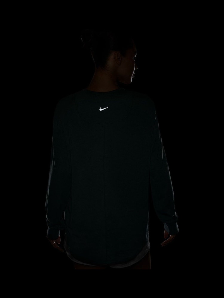 Nike Dark Green One Relaxed Dri-FIT Long-Sleeve Fitness Top - Image 3 of 3 Nike Dark Green One Relaxed Dri-FIT Long-Sleeve Fitness Top - Image 3 of 3