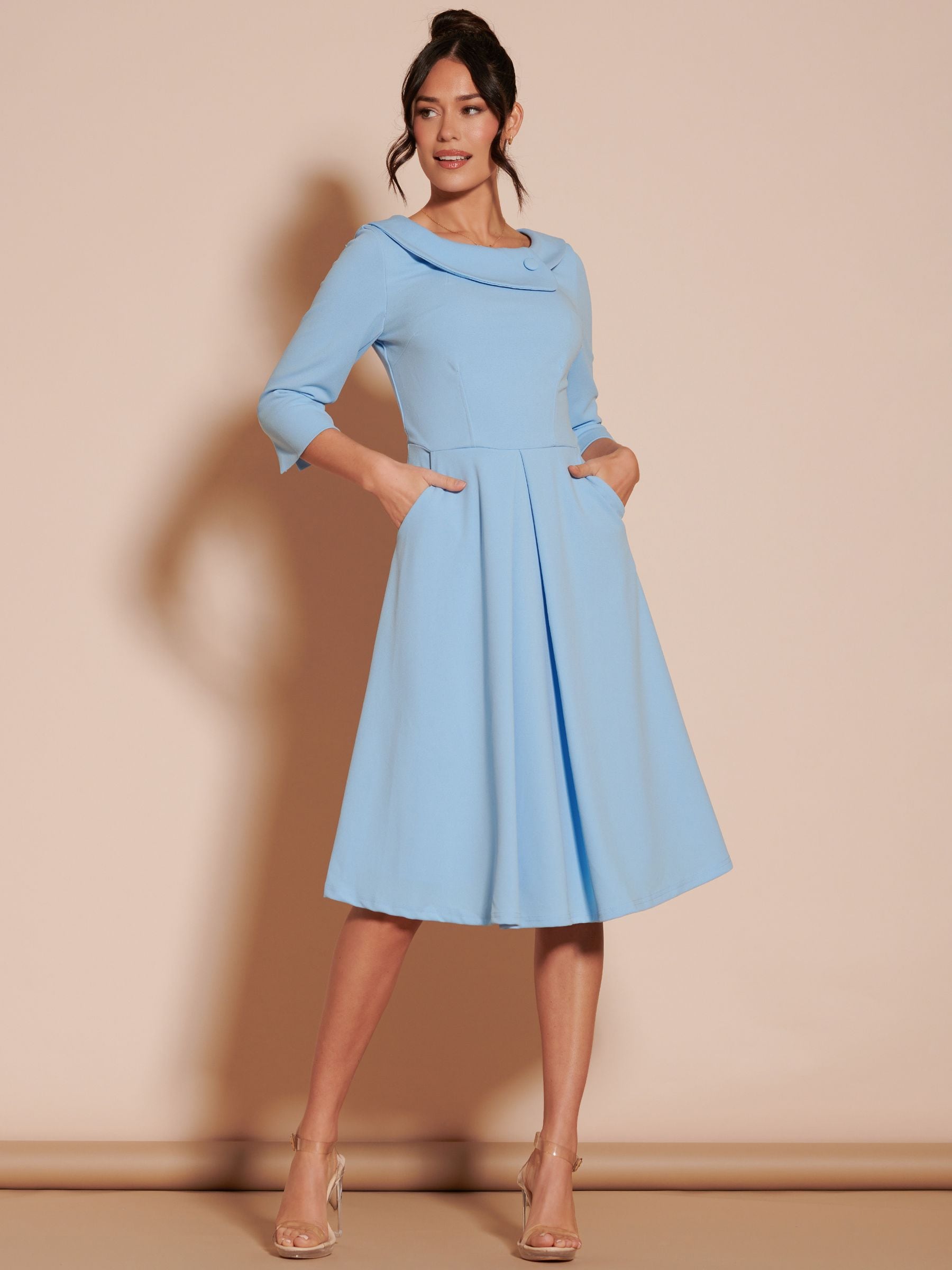 Light blue midi dress with sleeves deals