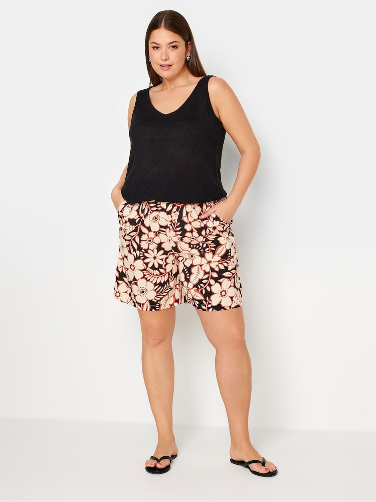 Yours Curve Black Woven Shorts - Image 2 of 5 Yours Curve Black Woven Shorts - Image 2 of 5