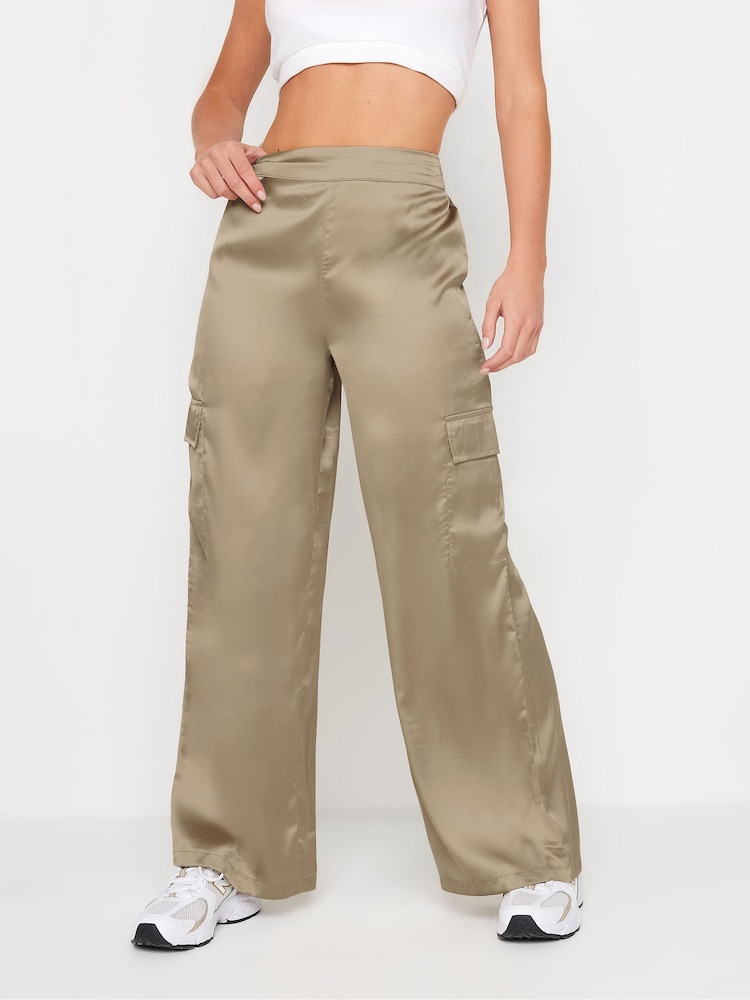 Pantalones cargo de pernera ancha de satén de PixieGirl Petite - Imagen 2 de 5