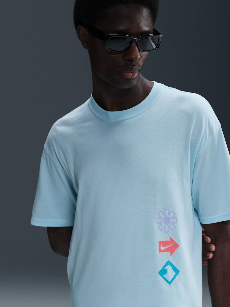 Nike Blue Graphic T-Shirt - Image 2 of 5 Nike Blue Graphic T-Shirt - Image 2 of 5