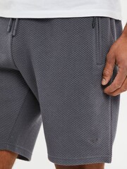 Серый - Threadbare трикотажные шорты из фактурной вафельной ткани - Изображение 4 из 4