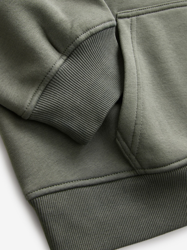 Waldgrün - Graphic Mod Sweat-Oberteil mit RV-Kragen - Bild 7 von 7 Waldgrün - Graphic Mod Sweat-Oberteil mit RV-Kragen - Bild 7 von 7