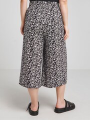 Simply Be Mono Floral Print Viscose Wide Leg Culottes - Image 2 of 4
