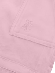وردي - طقم للبنات من تيشِرت مُزيّن بطبعة معيّن هندسي وشورت من القطن 100% من Juicy Couture - صورة 4 من 4