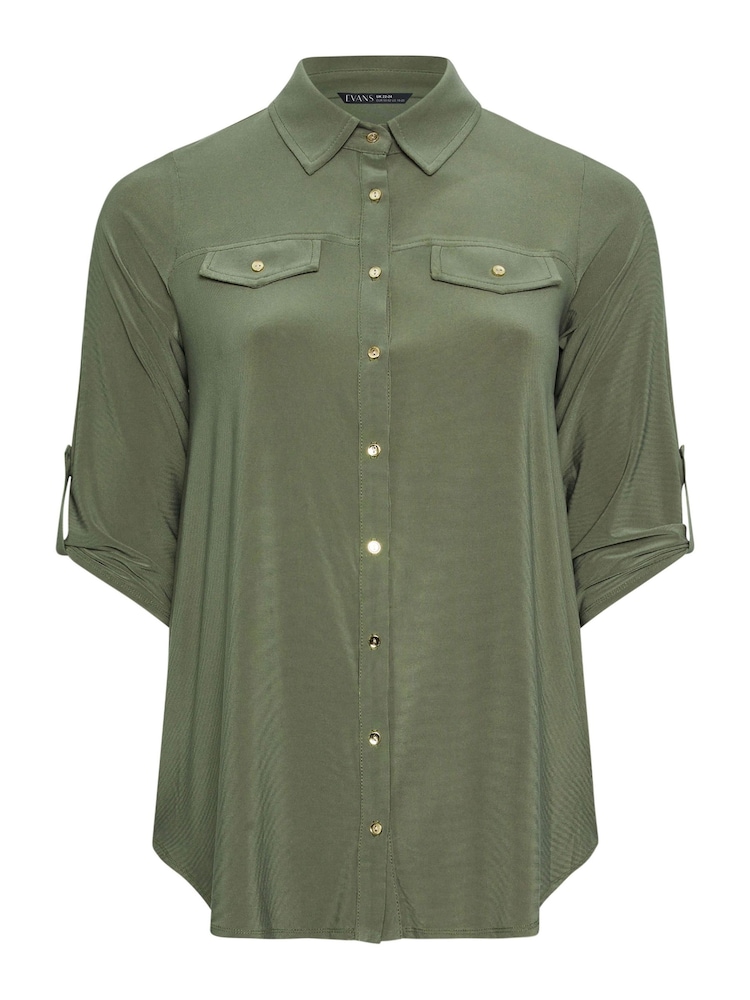 Blusa en color verde caqui con mangas remangadas para tallas grandes de EVANS - Imagen 5 de 5