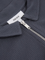 Azul acero - Polo texturizado con media cremallera Creed de Reiss - Imagen 4 de 4