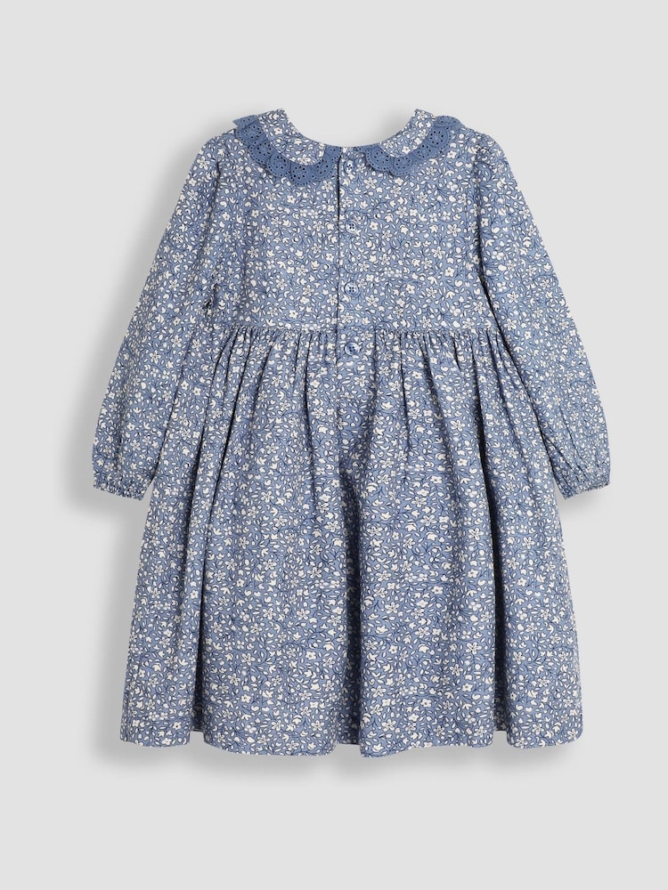 JoJo Maman Bébé Ditsy Floral Broderie Collar Smocked Dress - Bild 2 von 3 JoJo Maman Bébé Ditsy Floral Broderie Collar Smocked Dress - Bild 2 von 3