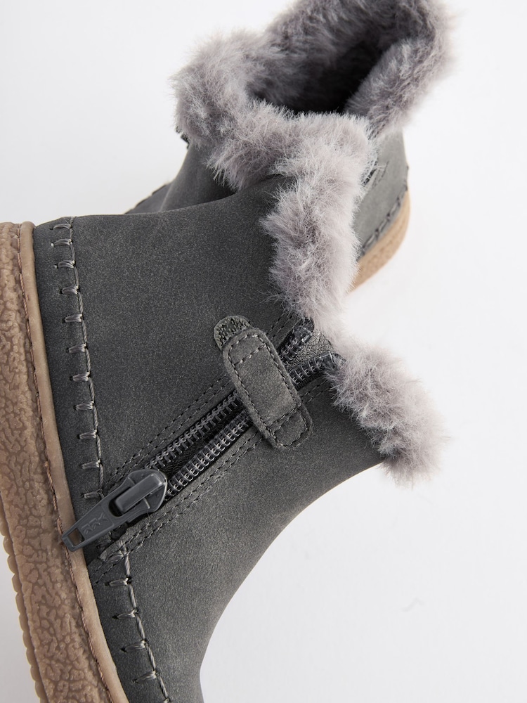 Anthrazitgrau - Stiefeletten mit Quasten und Futter aus Kunstfell - Bild 5 von 5 Anthrazitgrau - Stiefeletten mit Quasten und Futter aus Kunstfell - Bild 5 von 5