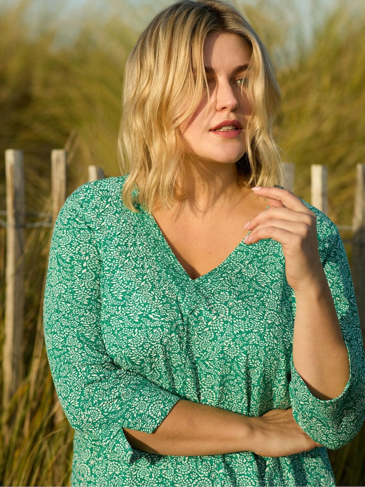 Live Unlimited Green Curve Ditsy Leaf Print Cotton Slub Relaxed Tunic - Image 2 of 11 Live Unlimited Green Curve Ditsy Leaf Print Cotton Slub Relaxed Tunic - Image 2 of 11