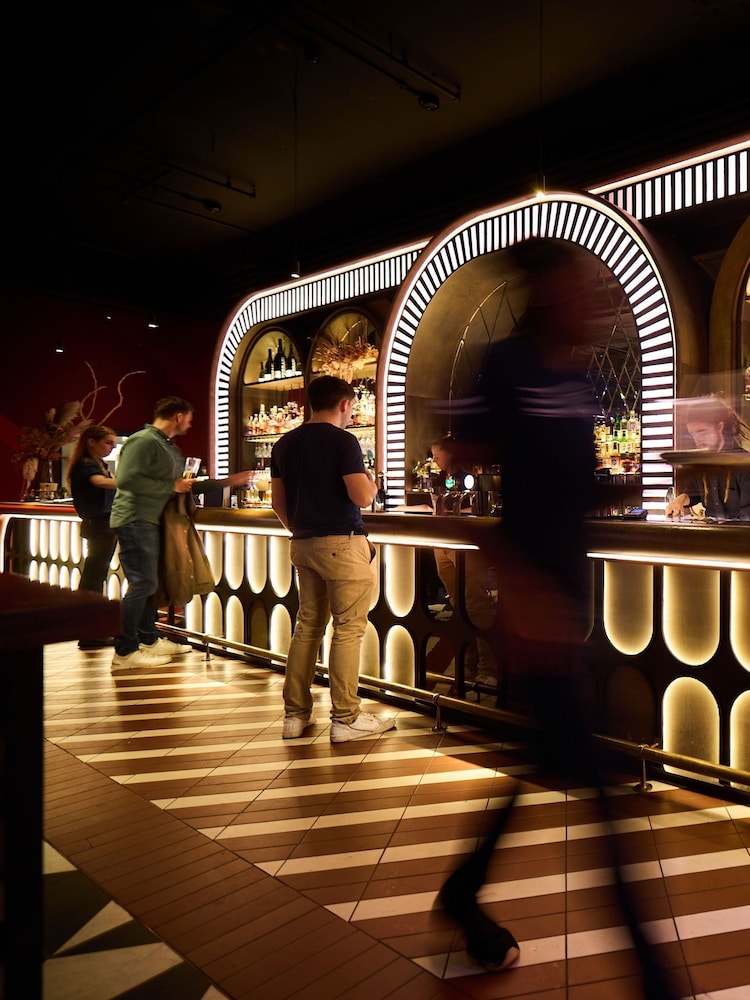 Virgin Experience Days F1 Arcade Simulator Racing With Food And Drink - Image 2 of 4