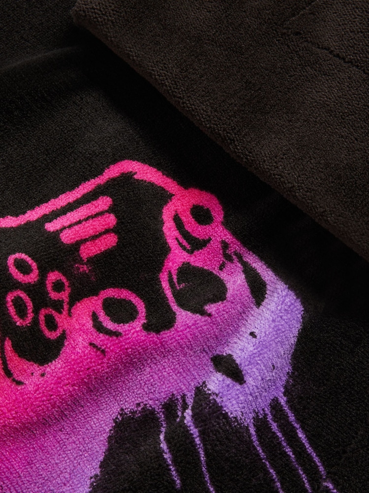 Black Drippy Gamer Super Soft Fleece Blanket - Image 6 of 6