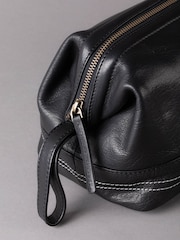 Lakeland Leather Black Keswick Leather Washbag - Image 3 of 5