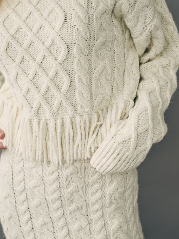 Weiß/Ecru - Zopfstrickpullover mit Fransen und Rundhalsausschnitt - Bild 5 von 5 Weiß/Ecru - Zopfstrickpullover mit Fransen und Rundhalsausschnitt - Bild 5 von 5