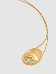 قلادة Frida بدلاية Molten وتفاصيل كريستال من Reiss - Image 3 of 4