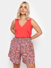 Yours Curve – Shorts mit Bundfalte und Blümchenmuster - Bild 1 von 4
