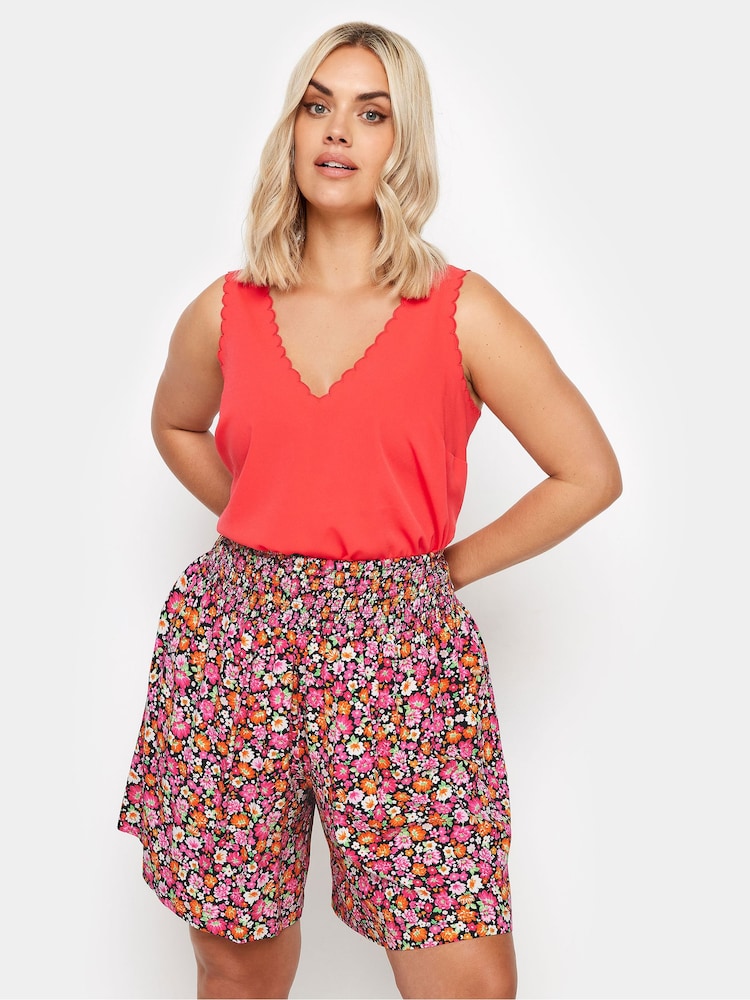 Yours Curve – Shorts mit Bundfalte und Blümchenmuster - Bild 1 von 4