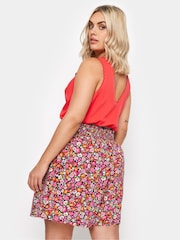 Yours Curve – Shorts mit Bundfalte und Blümchenmuster - Bild 3 von 4