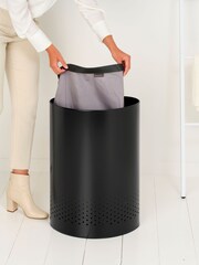 Brabantia Matt Black Laundry Bin 55L Selector Plastic Lid - Image 4 of 6