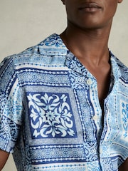 Reiss Navy/White Nico Satin Floral Cuban Collar Shirt - Image 4 of 6