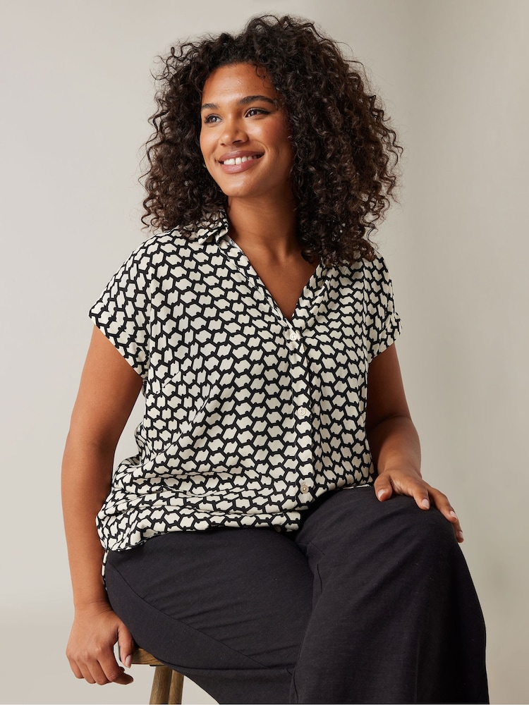 Evans Curve Geometric Print White Blouse - Image 1 of 5