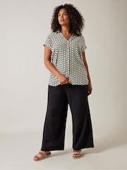 Evans Curve Geometric Print White Blouse - Image 2 of 5