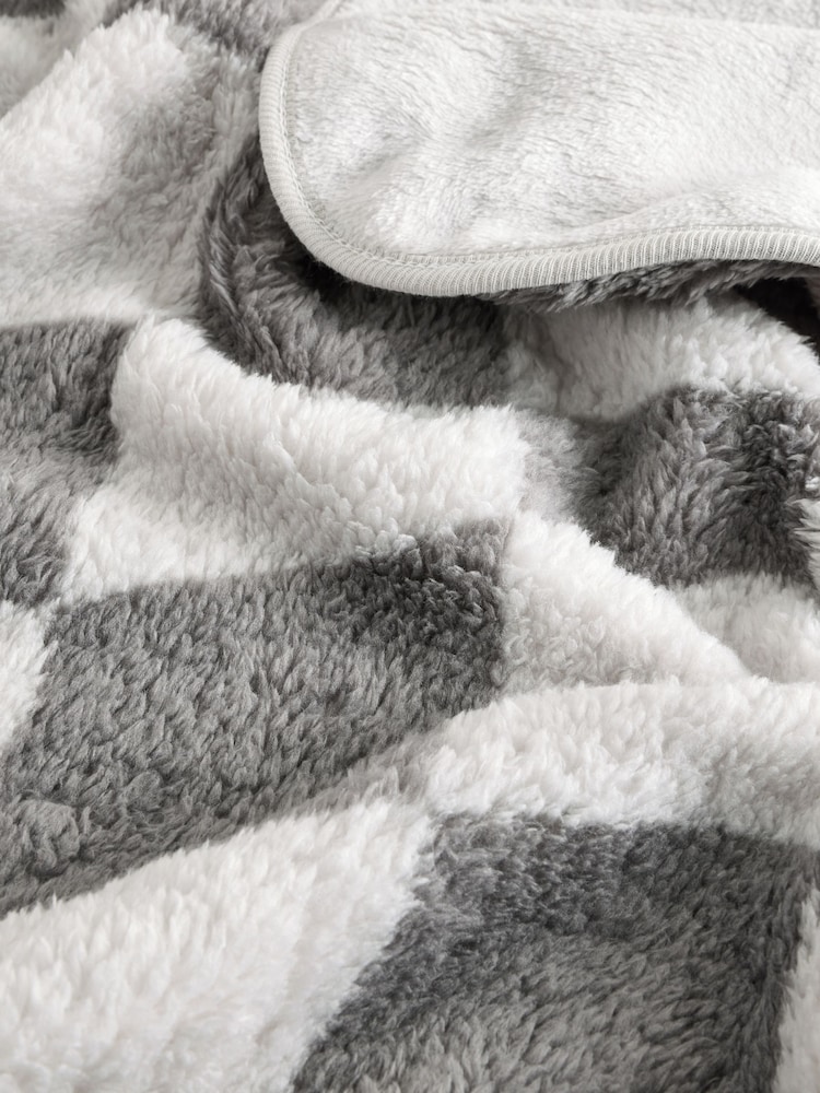 Grey/White Fleece Baby Blanket - Image 4 of 5