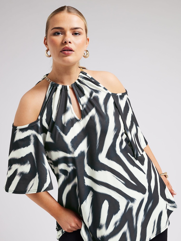 Schwarz - Yours Curve YOURS LONDON Top mit Kette und Blumenmuster und kalten Schultern - Bild 1 von 5 Schwarz - Yours Curve YOURS LONDON Top mit Kette und Blumenmuster und kalten Schultern - Bild 1 von 5