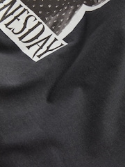 Schwarz - Wednesday 100% Cotton Graphic T-Shirt - Bild 6 von 6