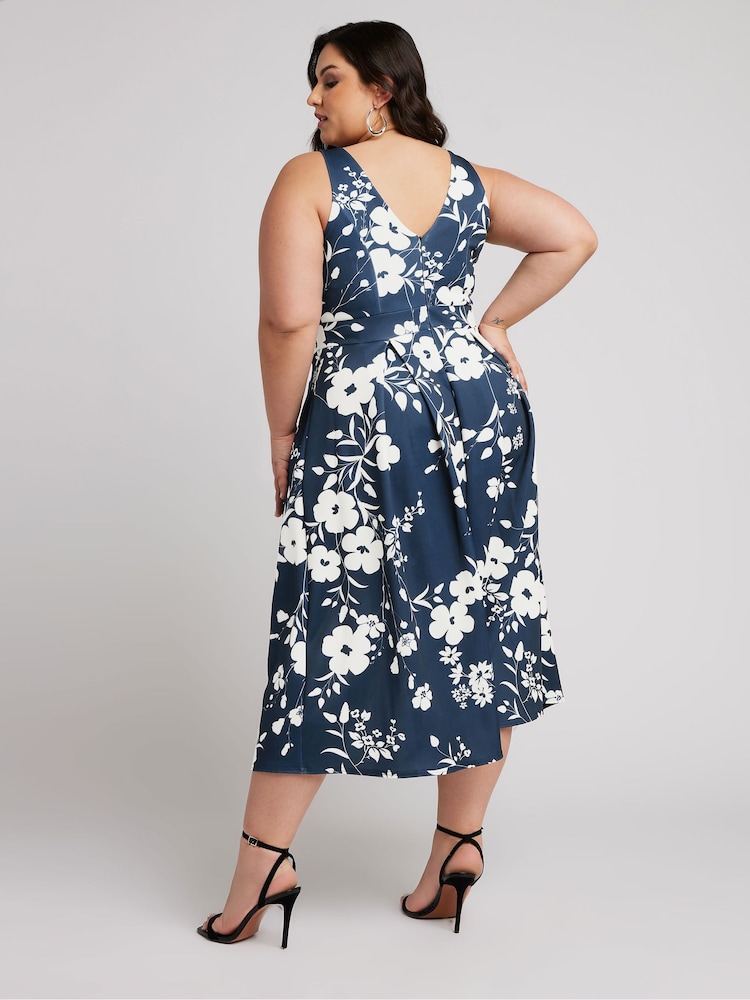Yours Curve Blue London V-Neck Pleated Dress - Image 2 of 5