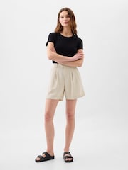 Gap Cream 5" High Rise Linen Blend Pleated Shorts - Image 1 of 3