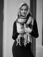 The Set Charcoal Grey/Neautral Check 2 Pack Chunky Scarfs - Image 3 of 4